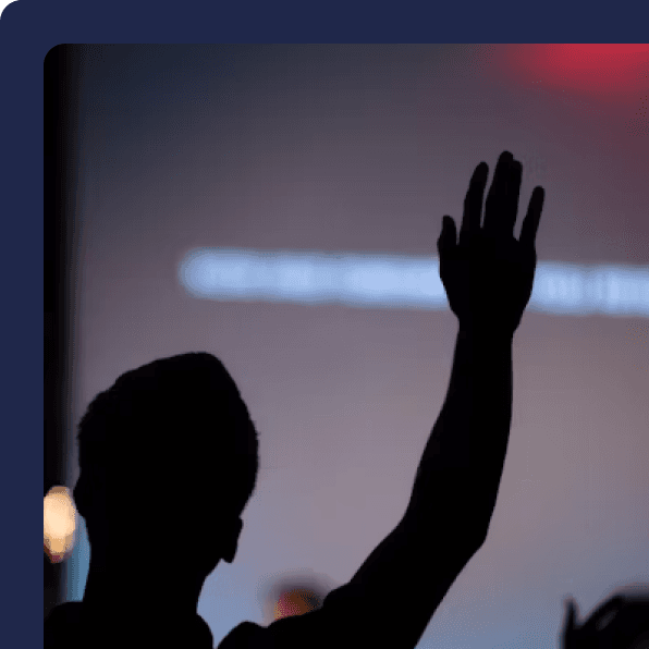 Participant levant la main